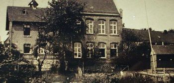002b-1935 Volksschule-Rueckseite.jpg