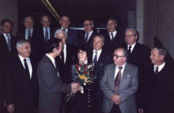 011-Ehrennadel-f-Inge-Schmidt-a-1986.jpg