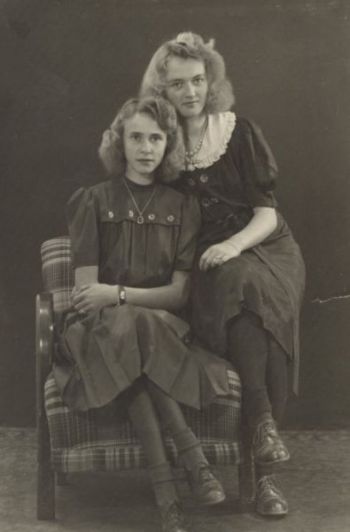 1948-HannaSchneider-LieselSchneider.jpg