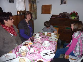 007-Osterandacht-Fruehstueck-2012.JPG