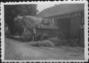 009-Dreschen-bei-Lauterbachs.jpg