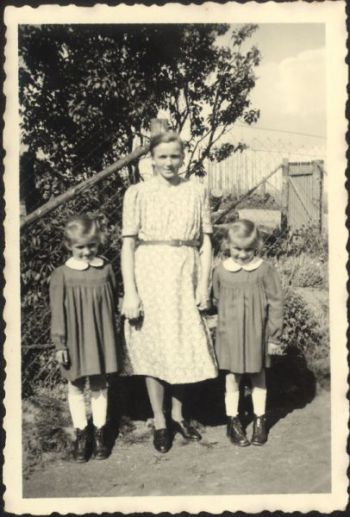 018-1951-Mutter mit Doris und Inge.jpg