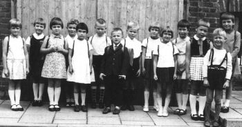 1968 Schueler Einschulung.jpg