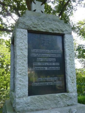 Ehrenmal-Friedhof-2.jpg