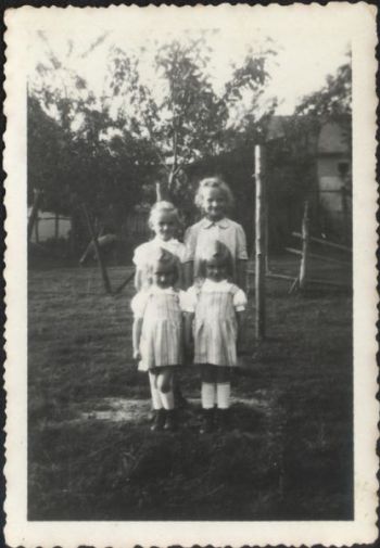 012-1949-Drei Schwestern.jpg