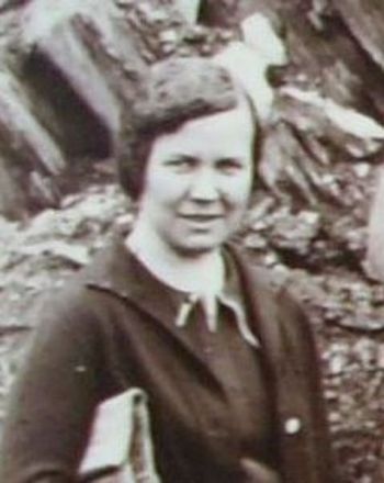 156a-1938 Lehrerin Schneider.jpg