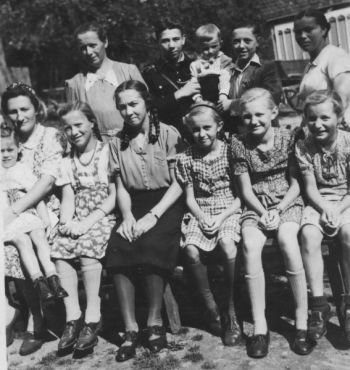 1938 Gruppenfoto-Maedels.jpg