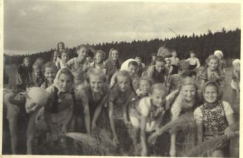 1941-Schueler-Flachsernte.jpg