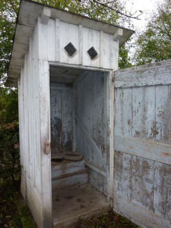 Toilette draussen.JPG