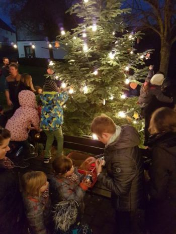 002-2016-Weihnachtsmarkt-mit Nikolaus.jpg