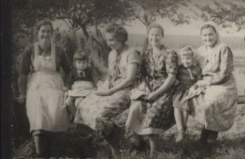 1960-Vier-Frauen-aus-Hanwerth-a.jpg