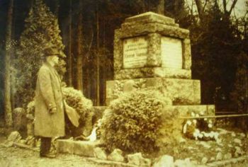 001-Ehrenmal-0-in-der-Streitheck-bis-1955.jpg