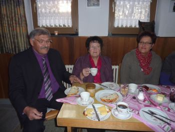 009-Osterandacht-Fruehstueck-2012.JPG