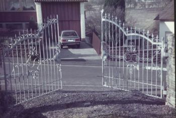 1984-Schmiedearbeit-Toreinfahrt.jpg