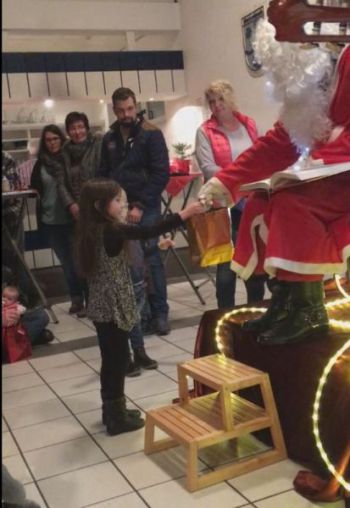 017-2016-Weihnachtsmarkt-mit Nikolaus.jpg