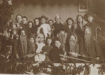 001-1919-Weihnachtsspiel Schueler.jpg