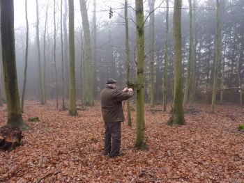 012-2012-03-01-Reinigung-Nistkaesten.JPG