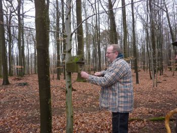 021-2012-03-08--Reinigung-Nistkaesten.JPG