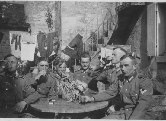 027-Vater-Emil_Jung-2.vonrechts.jpg