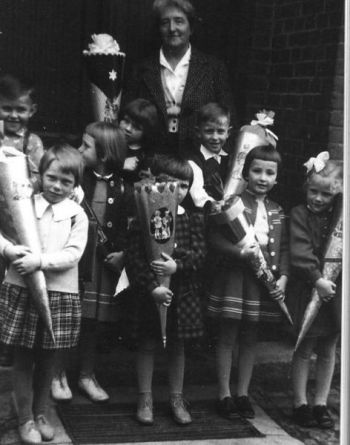 1961 Schueler Einschulung.jpg