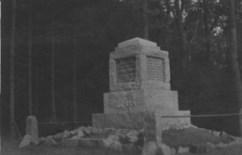 Ehrenmal-in-der-Streitheck-b.jpg