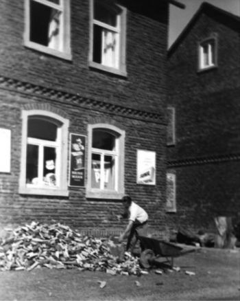 1952-Holzhacken.jpg