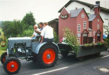 1995-Festzug-Schulmodell (4).jpg