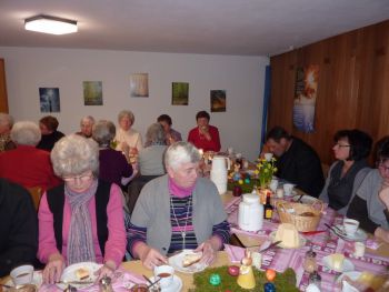 011-Osterandacht-Fruehstueck-2012.JPG