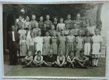 1951-Volkschule-Klasse 5-8.jpg