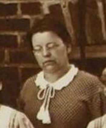 1939 Lehrerin Rheinberger.jpg