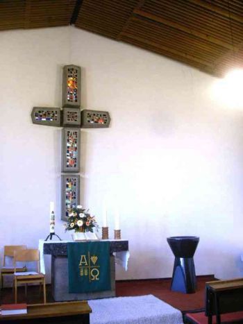 020-Kirchenjubilaeum-2007-neues-Taufbecken.jpg