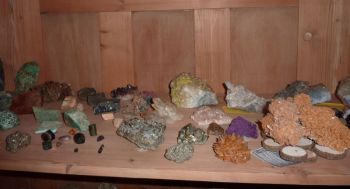 1004-Mineraliensammlung-Schrank.jpg