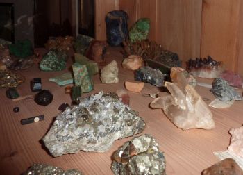 1007-Mineraliensammlung-Schrank.jpg