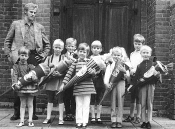 1971 Schueler Einschulung.jpg