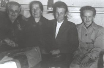 von rechts Hoettches-Marga-Lina-Luwiss-1955.JPG
